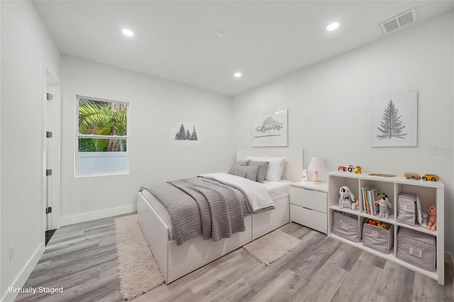 5240 66TH WAY N, St Petersburg, FL 33709