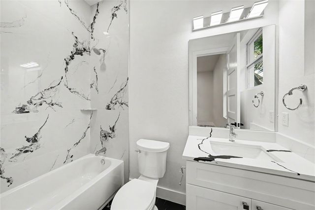 5240 66TH WAY N, St Petersburg, FL 33709