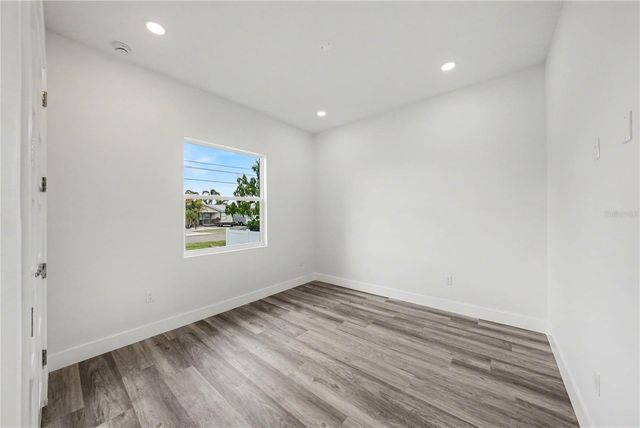 5240 66TH WAY N, St Petersburg, FL 33709