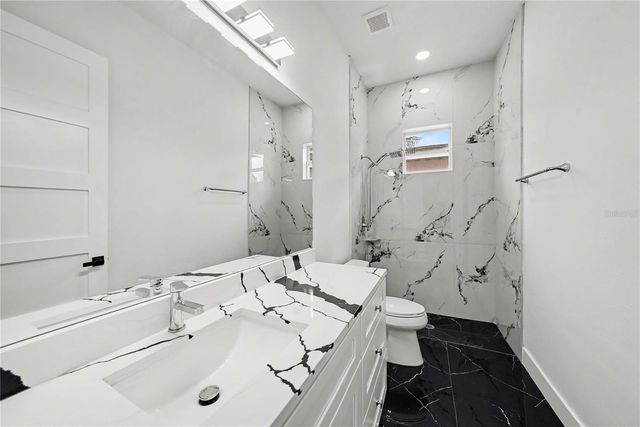 5240 66TH WAY N, St Petersburg, FL 33709