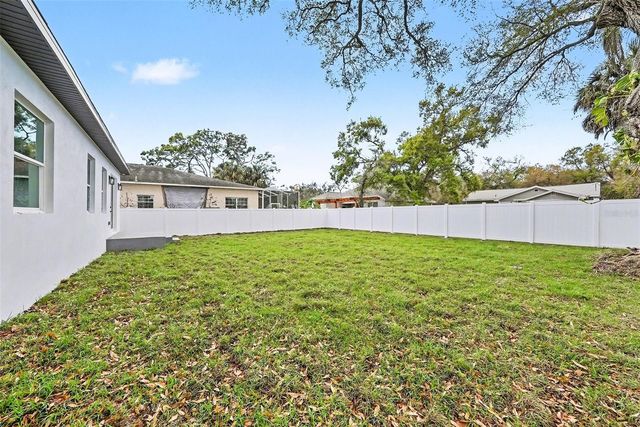 5240 66TH WAY N, St Petersburg, FL 33709