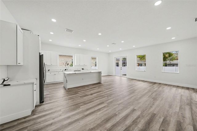 5240 66TH WAY N, St Petersburg, FL 33709