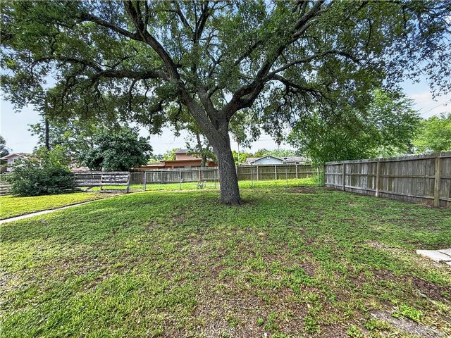 200 Ashburn Ave, Robstown, TX 78380