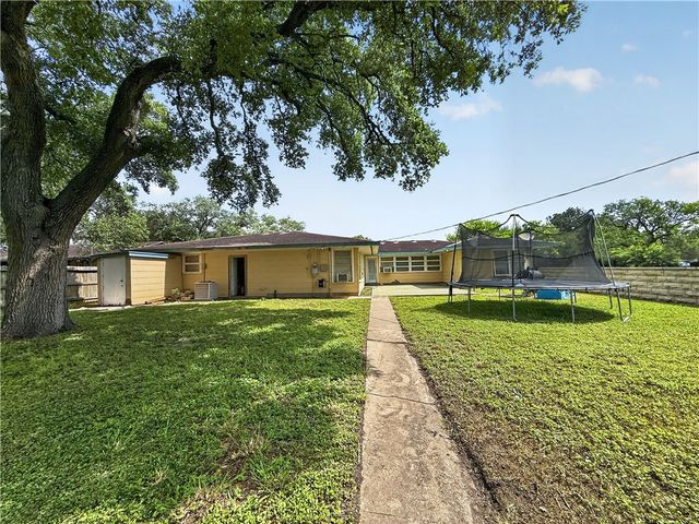 200 Ashburn Ave, Robstown, TX 78380