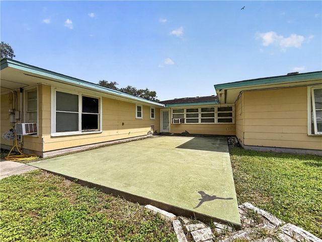 200 Ashburn Ave, Robstown, TX 78380
