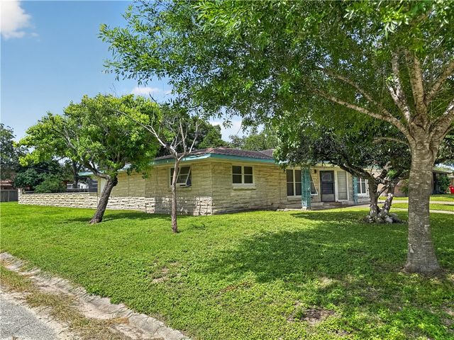 200 Ashburn Ave, Robstown, TX 78380