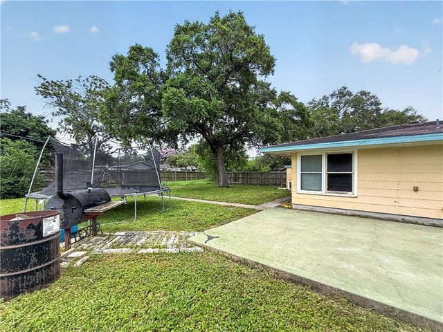 200 Ashburn Ave, Robstown, TX 78380