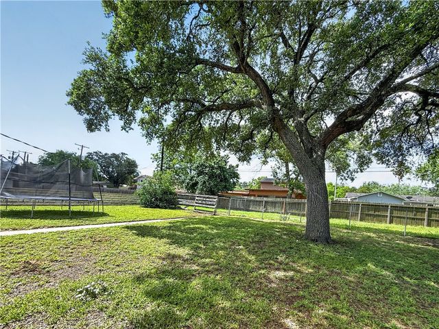 200 Ashburn Ave, Robstown, TX 78380