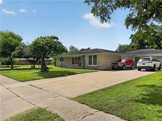 200 Ashburn Ave, Robstown, TX 78380