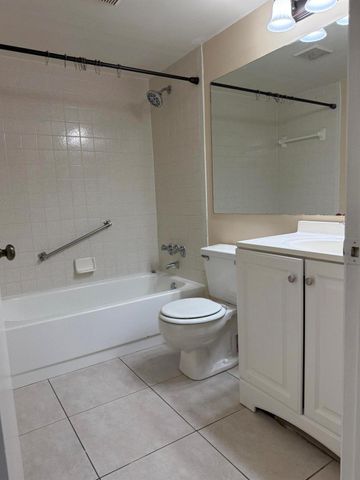 703 Sunny Pine Way B3, Greenacres, FL 33415