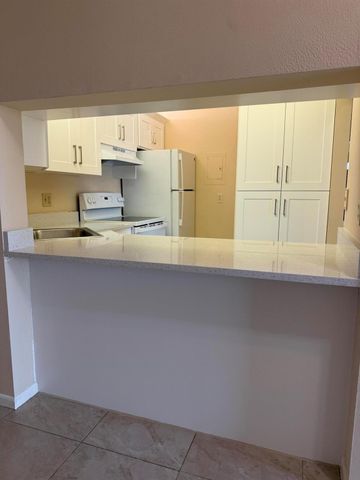 703 Sunny Pine Way B3, Greenacres, FL 33415