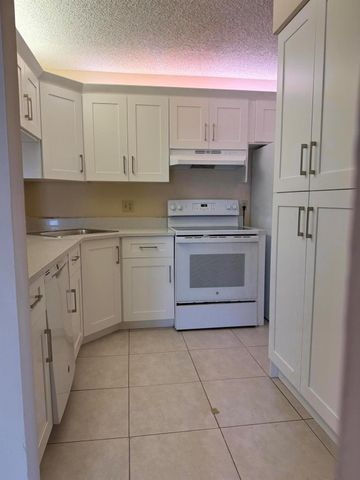 703 Sunny Pine Way B3, Greenacres, FL 33415