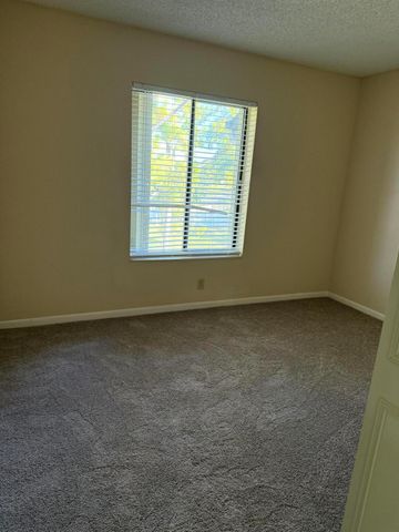 703 Sunny Pine Way B3, Greenacres, FL 33415