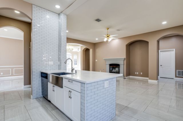 8119 La Frontera Trail, Arlington, TX 76002