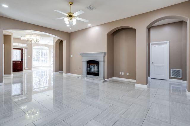 8119 La Frontera Trail, Arlington, TX 76002