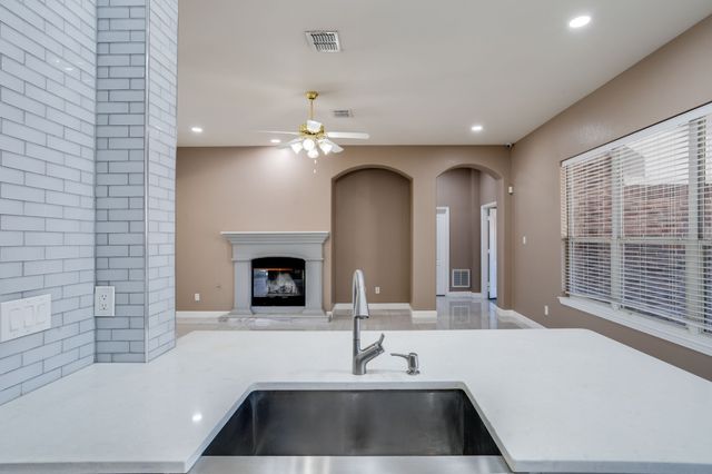 8119 La Frontera Trail, Arlington, TX 76002