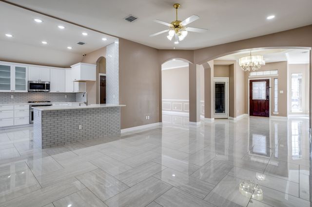 8119 La Frontera Trail, Arlington, TX 76002