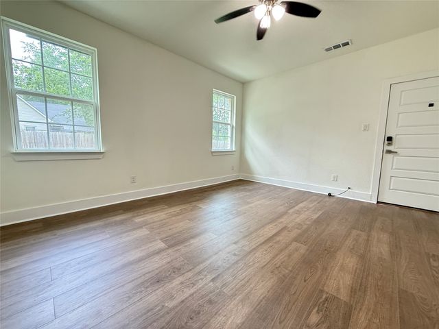 201 E 10th Street, Kaufman, TX 75142