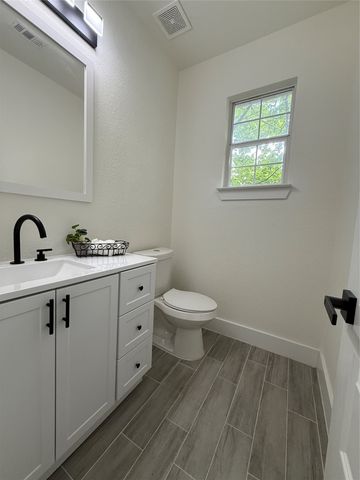 201 E 10th Street, Kaufman, TX 75142