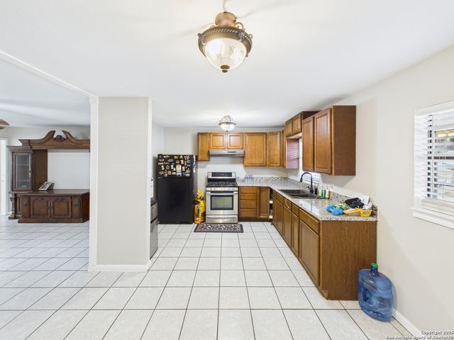 5530 knoll krest, San Antonio, TX 78242