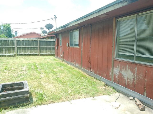 5718 Crestgrove Dr, Corpus Christi, TX 78415