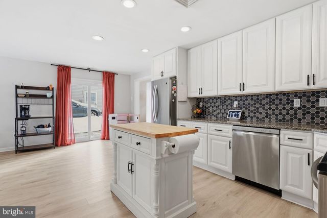 201 ALLENDALE DR, Morrisville, PA 19067