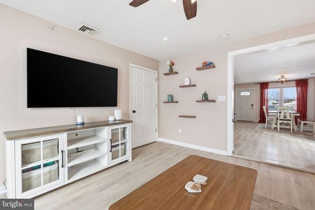 201 ALLENDALE DR, Morrisville, PA 19067