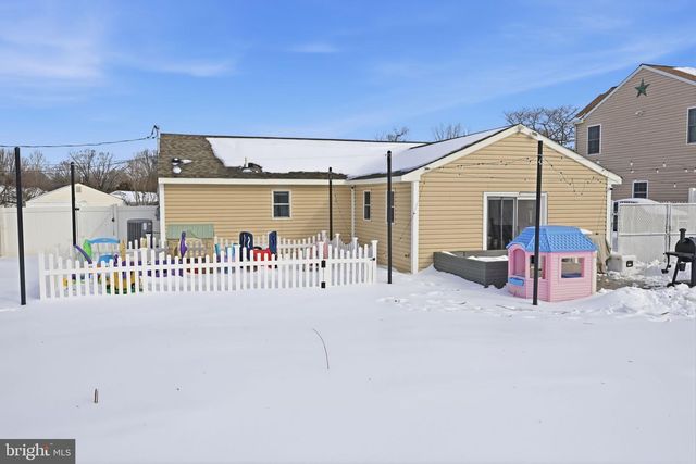 201 ALLENDALE DR, Morrisville, PA 19067