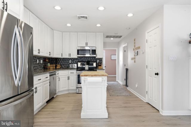 201 ALLENDALE DR, Morrisville, PA 19067