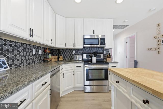 201 ALLENDALE DR, Morrisville, PA 19067