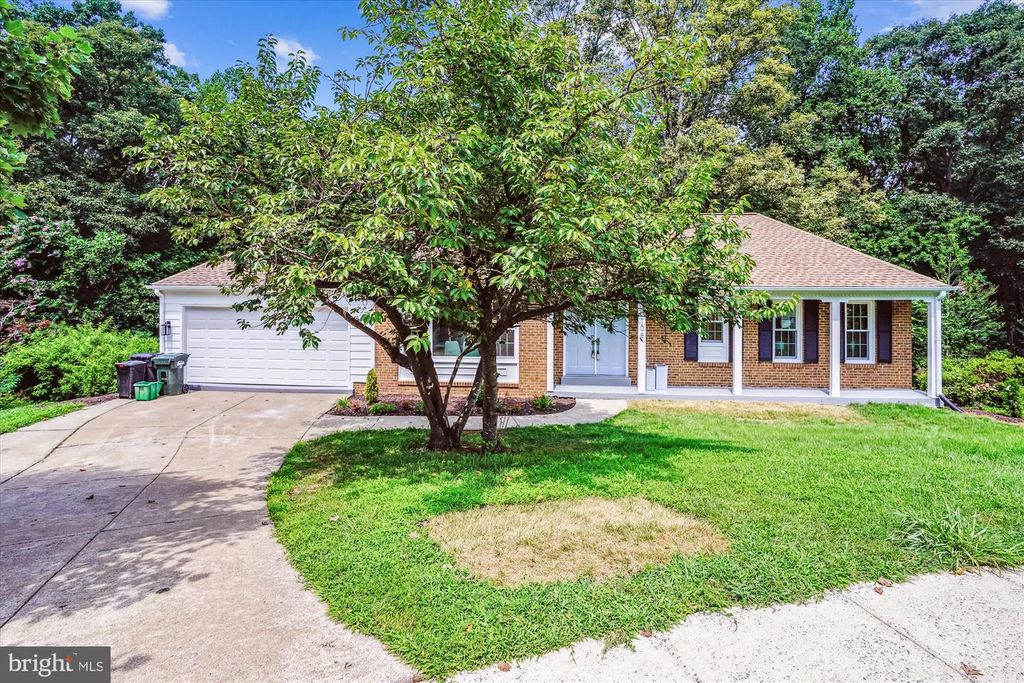 8108 KINGS POINT, Springfield, VA 22153