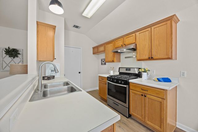 803 Sparkling Brook LN, Leander, TX 78641