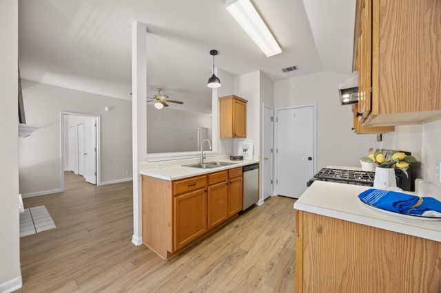 803 Sparkling Brook LN, Leander, TX 78641