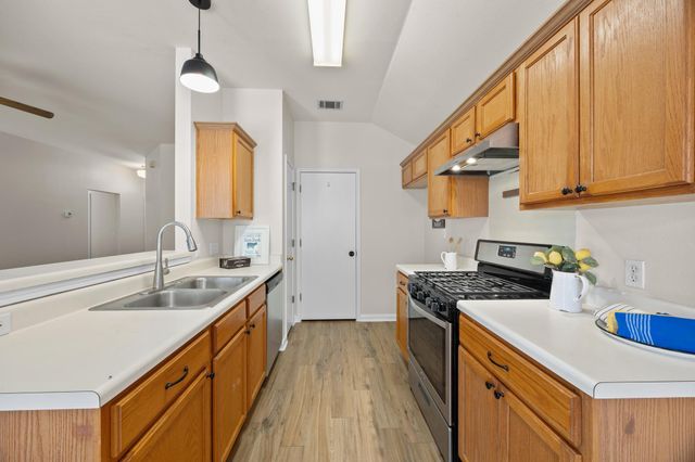 803 Sparkling Brook LN, Leander, TX 78641