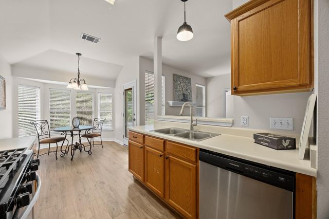 803 Sparkling Brook LN, Leander, TX 78641