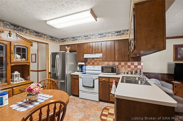 3609 Gray Fox Drive, New Albany, IN 47150