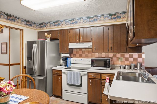 3609 Gray Fox Drive, New Albany, IN 47150