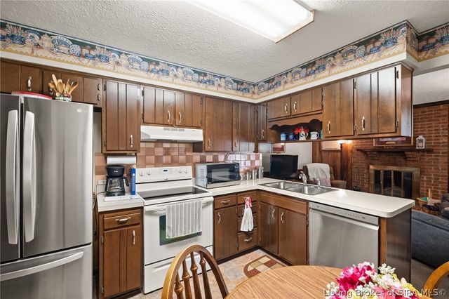 3609 Gray Fox Drive, New Albany, IN 47150