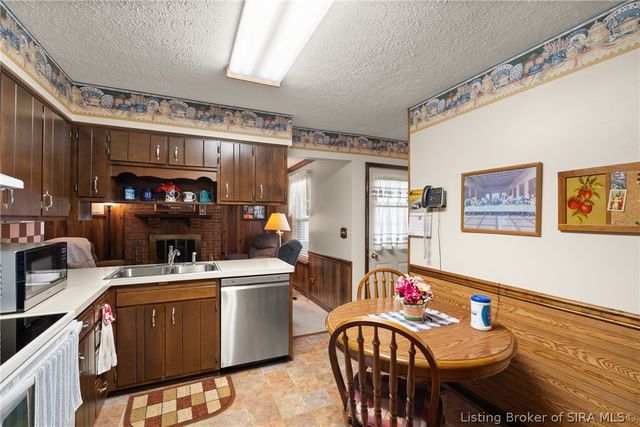3609 Gray Fox Drive, New Albany, IN 47150