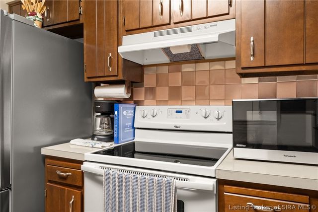 3609 Gray Fox Drive, New Albany, IN 47150