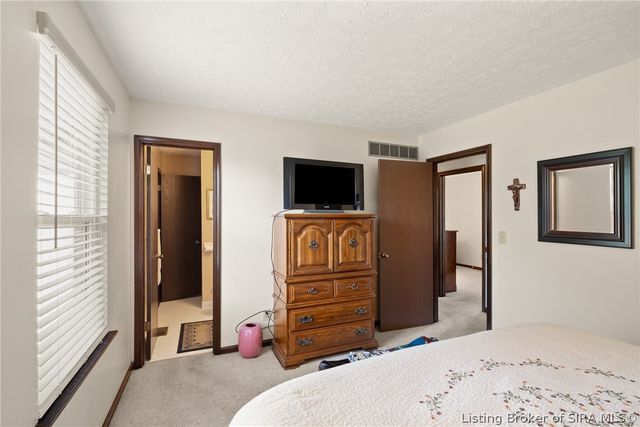 3609 Gray Fox Drive, New Albany, IN 47150