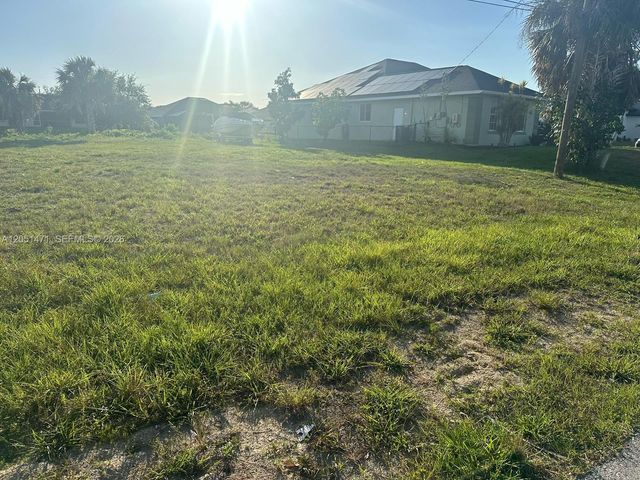 930 SW 8th Place, Cape Coral, FL 33991