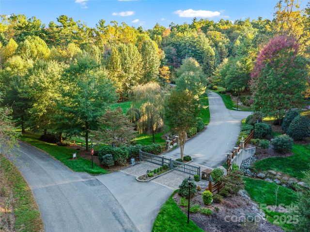 143 Long Tail Lane, Hendersonville, NC 28739