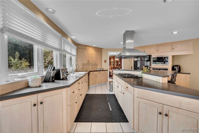 3 Silver Maple Court, Amherst, NY 14068