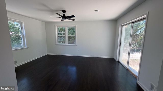 8626 LESLIE AVE, Lanham, MD 20706