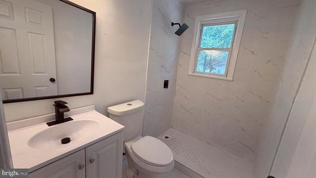 8626 LESLIE AVE, Lanham, MD 20706