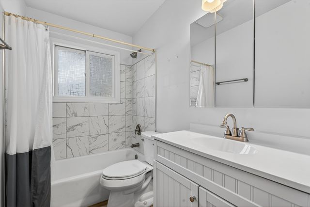 3915 Maple Avenue, Mchenry, IL 60050