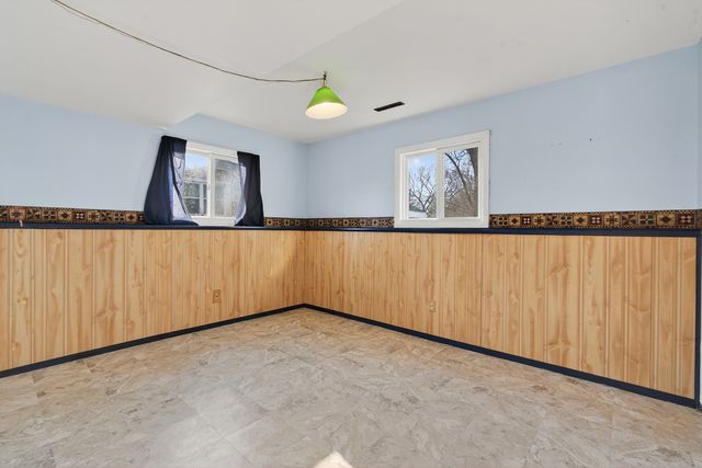 3915 Maple Avenue, Mchenry, IL 60050