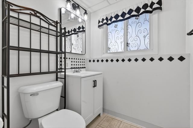 3915 Maple Avenue, Mchenry, IL 60050