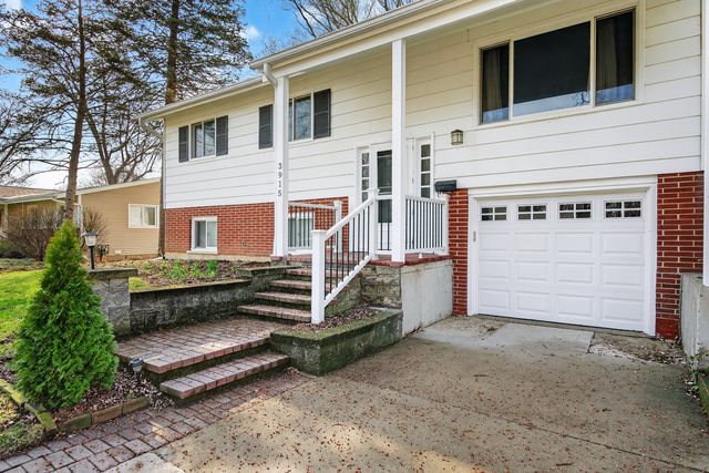 3915 Maple Avenue, Mchenry, IL 60050